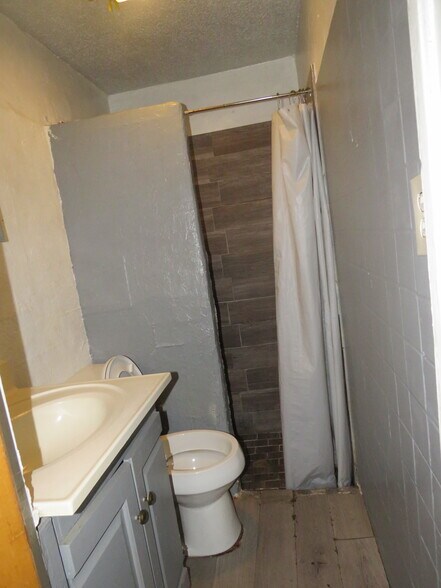 More Photos Of 925 W Main St, Yukon Apartments For Sale