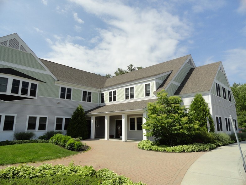 More Photos Of 45 Forest Falls Dr, Yarmouth Medical For Lease