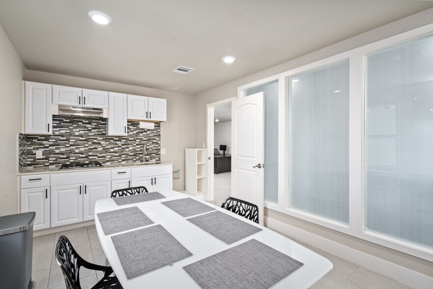 More Photos Of 15605 Woodforest Blvd, Channelview Office For Sale