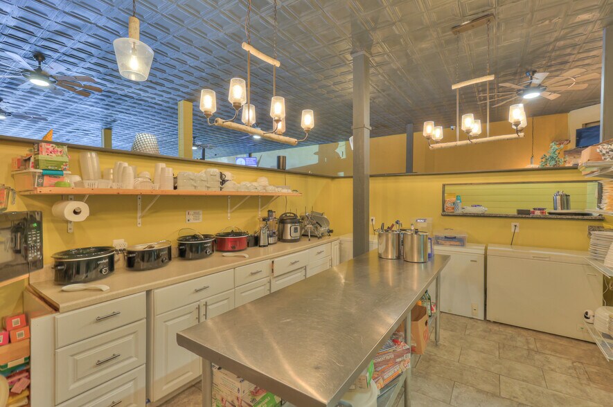 More Photos Of 108 W Walnut St, Smithville Restaurant For Sale