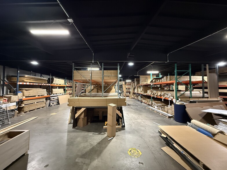 More Photos Of 19316-19320 Londelius St, Northridge Warehouse For Lease