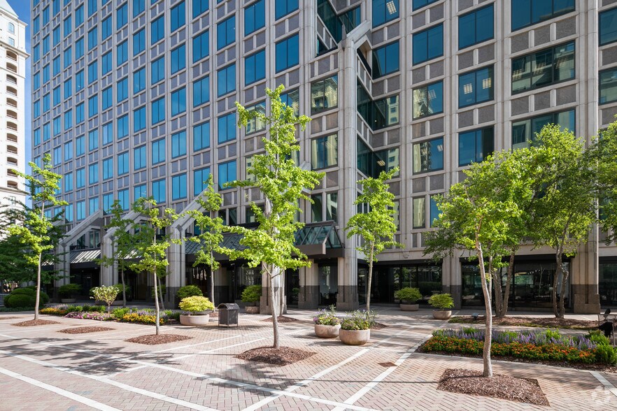 More Photos Of 3060 Peachtree Rd NW, Atlanta Office For Lease