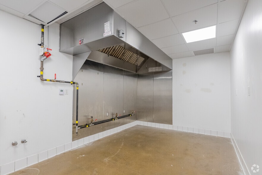 More Photos Of 545 Keele St, Toronto Warehouse For Lease