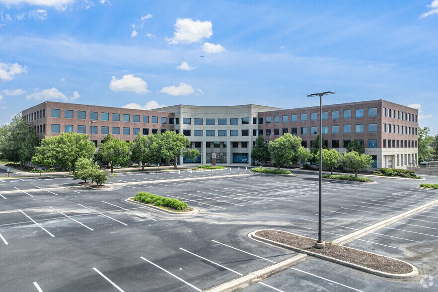 More Photos Of 215 W Diehl Rd, Naperville Office For Sale
