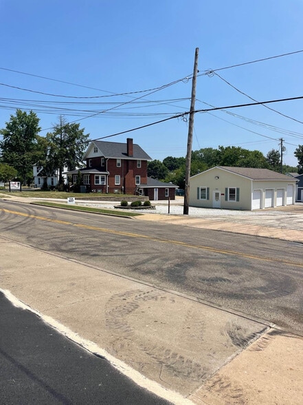 More Photos Of 520 S Prospect Ave, Hartville Flex For Lease