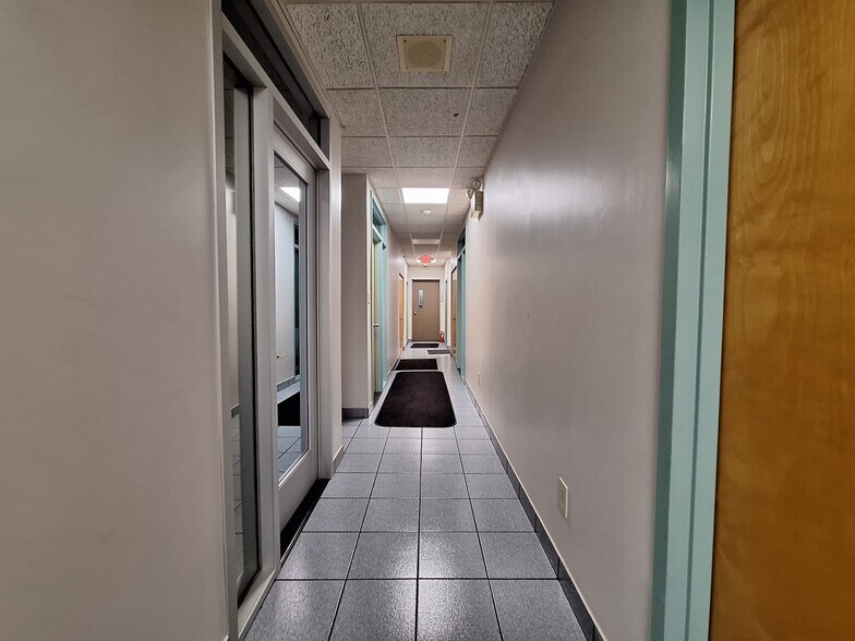 More Photos Of 19 Jackson Ave, Collingdale Manufacturing For Lease