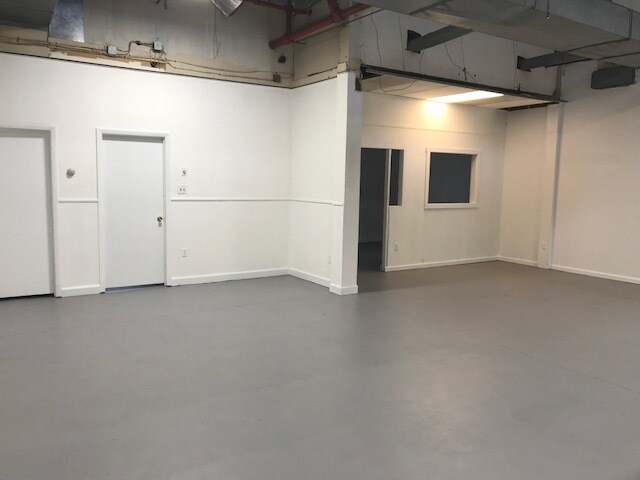 More Photos Of 17-19 Hayward St, Ipswich Manufacturing For Lease