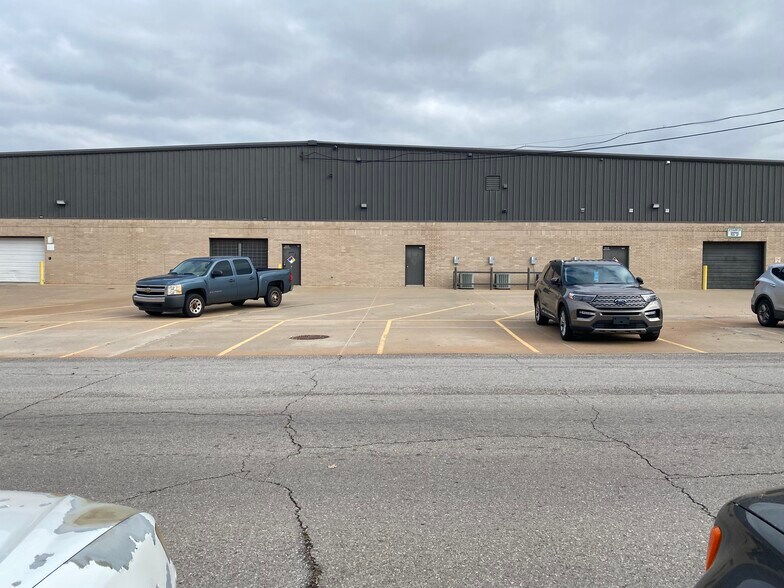 More Photos Of 2910 S Glenn Ave, Oklahoma City Manufacturing For Lease