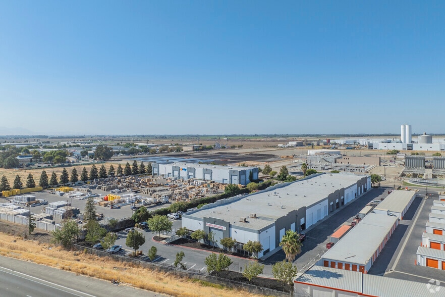 More Photos Of 280 E Larch Rd, Tracy Warehouse For Lease