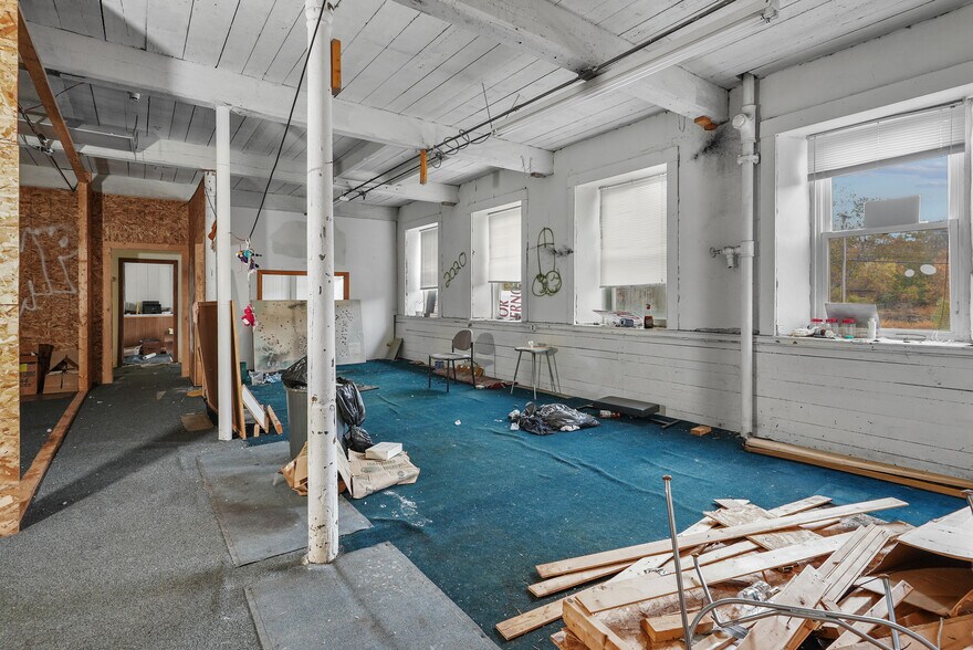 More Photos Of 45 Old Flat River, Coventry Manufacturing For Sale