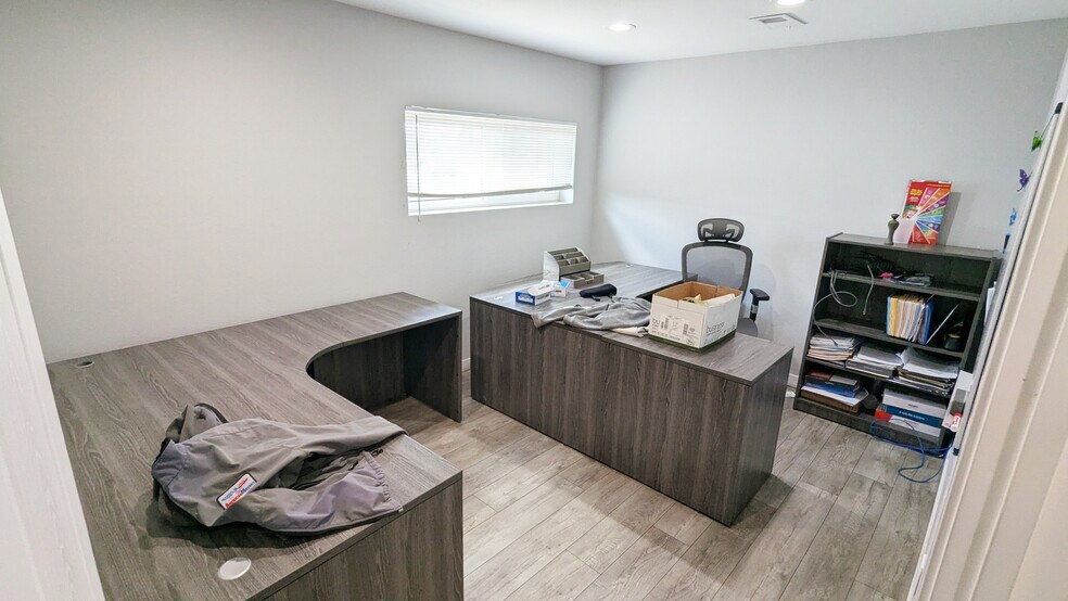 More Photos Of 6970 Eudora Dr, Commerce City Showroom For Sale