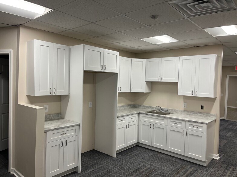 More Photos Of 106 S Lafayette St, South Lyon General Retail For Sale