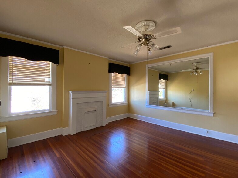 More Photos Of 421 N Lake Dr, Lexington Lodge Meeting Hall For Sale