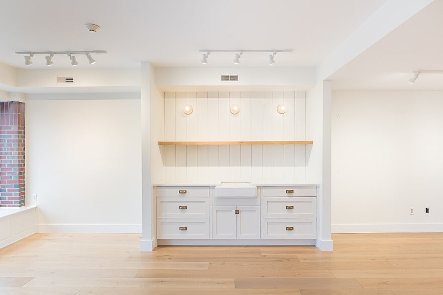 More Photos Of 58 Merrimac St, Newburyport Office Residential For Lease