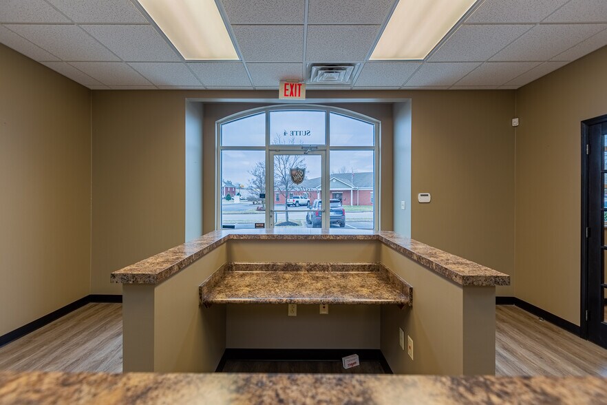 More Photos Of 120 Center Pointe Dr, Clarksville Office For Lease