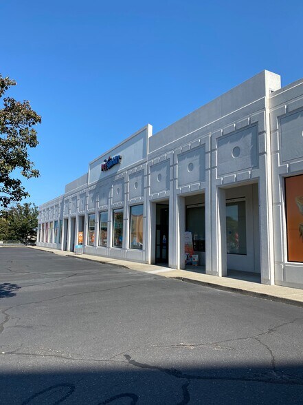 More Photos Of 525 Connecticut Ave, Norwalk Freestanding For Sale