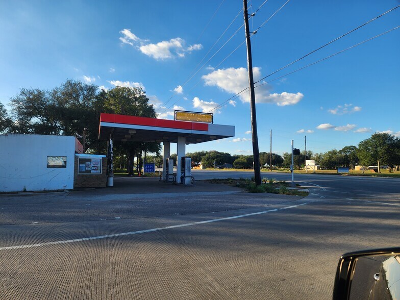 More Photos Of 15518 Highway 36, Needville Service Station For Sale