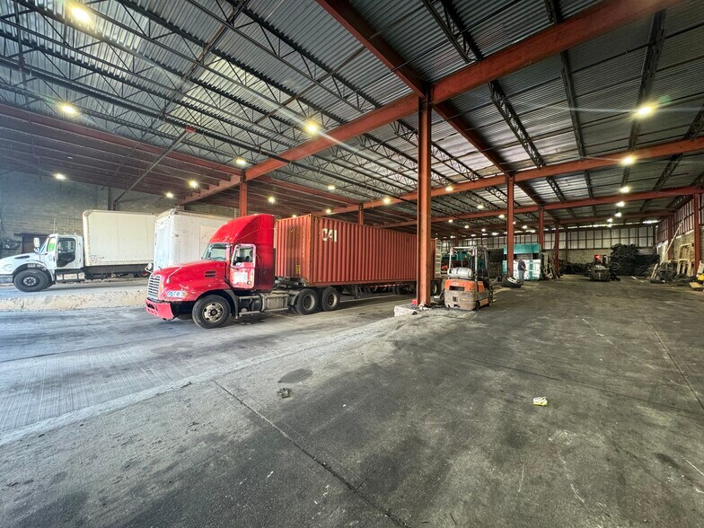 More Photos Of 100 Coit St, Irvington Warehouse For Lease