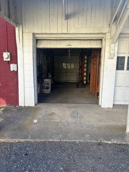 More Photos Of 824 Highland Ave, Lancaster Warehouse For Lease