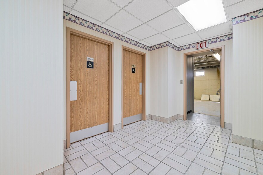 More Photos Of 3405 Rhodes Dr, Windsor Medical For Lease