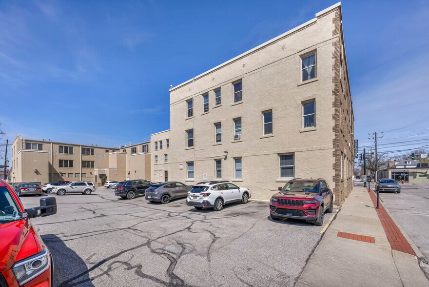 More Photos Of 15705 Detroit Ave, Lakewood Office For Lease