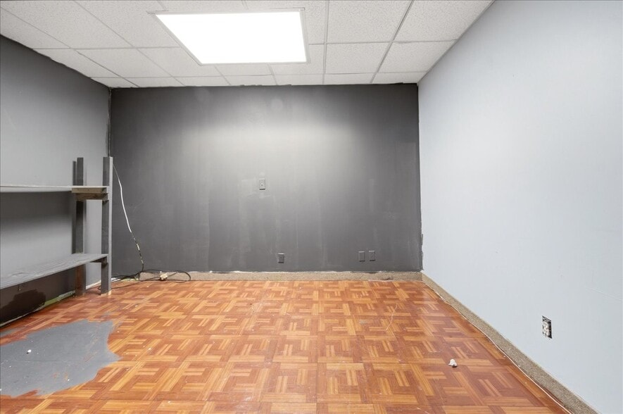 More Photos Of 2020-2024 Williamsbridge Rd, Bronx Storefront Retail Office For Lease