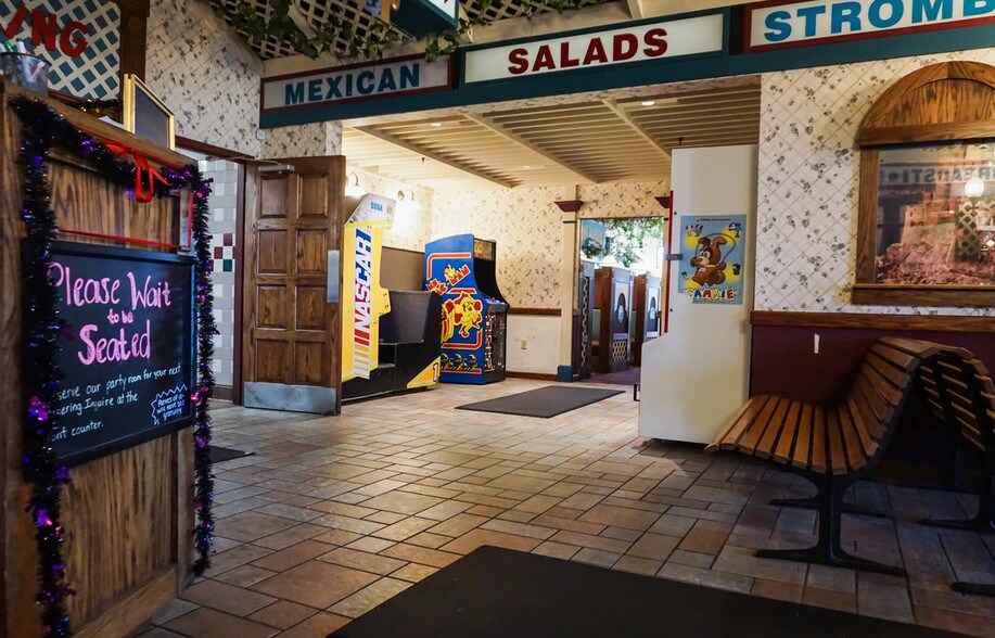 More Photos Of 7045 Bluff Rd, Indianapolis Freestanding For Sale