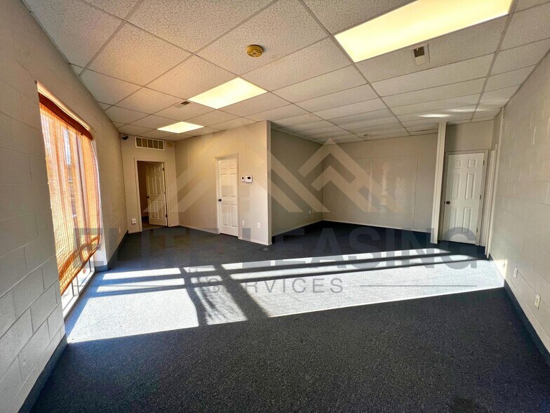 More Photos Of 4151-4153 SW Twilight Dr, Topeka Storefront Retail Office For Lease
