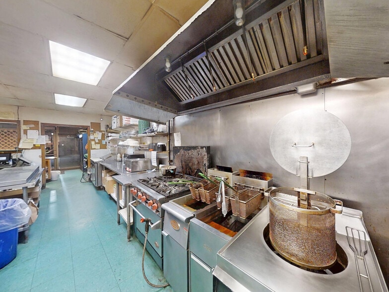 More Photos Of 137 Main St E, Girard Restaurant For Sale