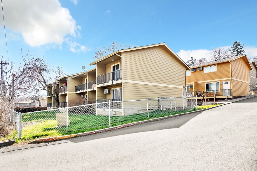 More Photos Of 2408 W 10th St, The Dalles Apartments For Sale