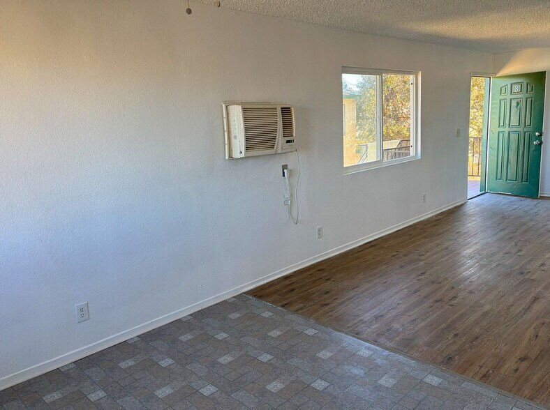 More Photos Of 20961 83rd St, California City Apartments For Sale