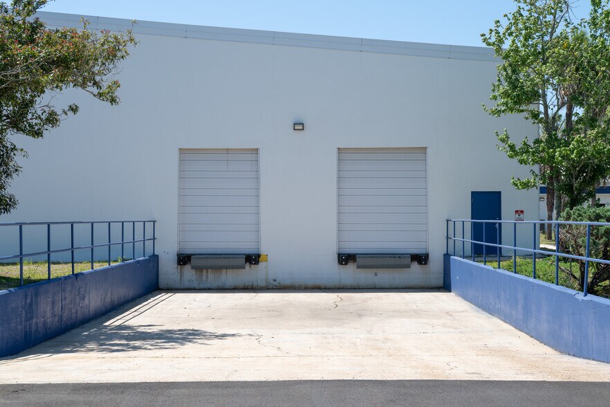 More Photos Of 909 W 39th St, Panama City Manufacturing For Lease