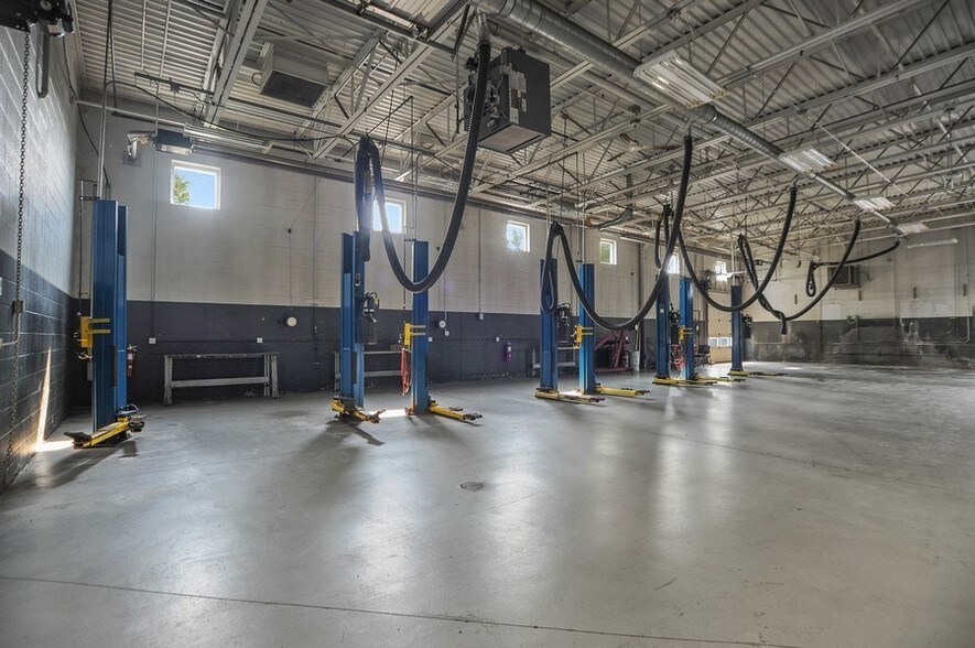 More Photos Of 855 E Grand Ave, Lake Villa Auto Dealership For Lease