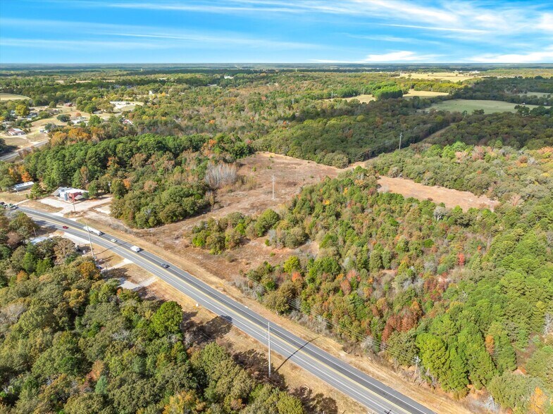 More Photos Of 700 NW Loop 564, Mineola Flex For Sale