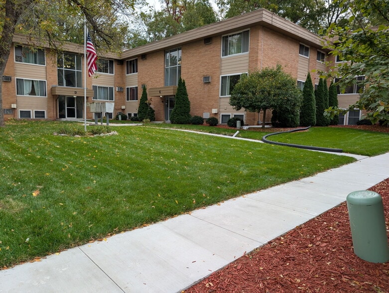Primary Photo Of 1103 25th St, Rock Island Apartments For Sale