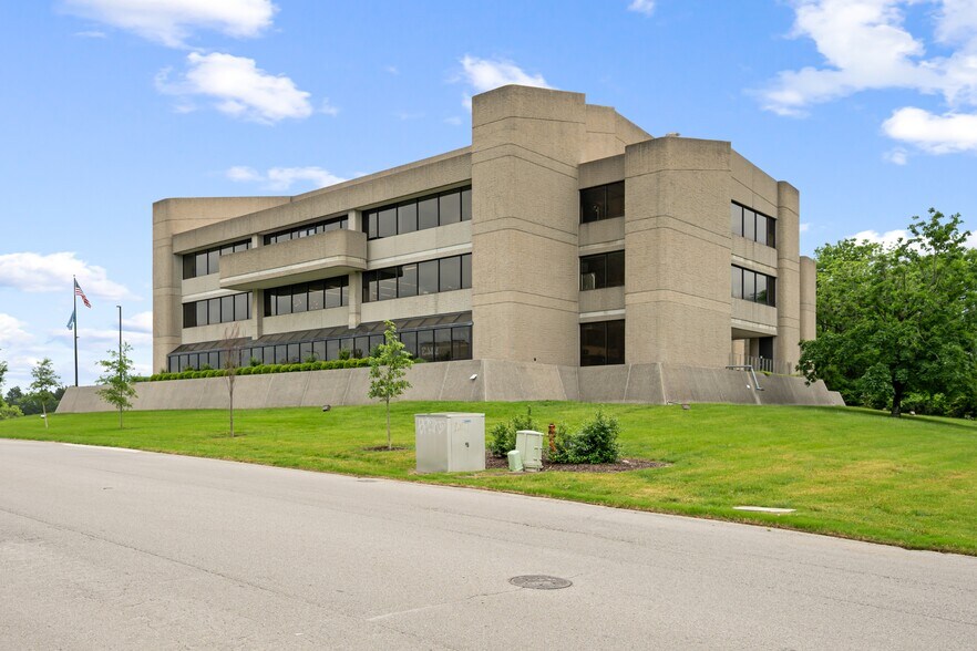 More Photos Of 3340 Perimeter Hill Dr, Nashville Office For Sale