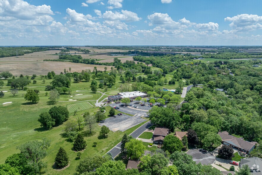 More Photos Of 310 Country Club Dr, Pekin Golf Course Driving Range For Sale