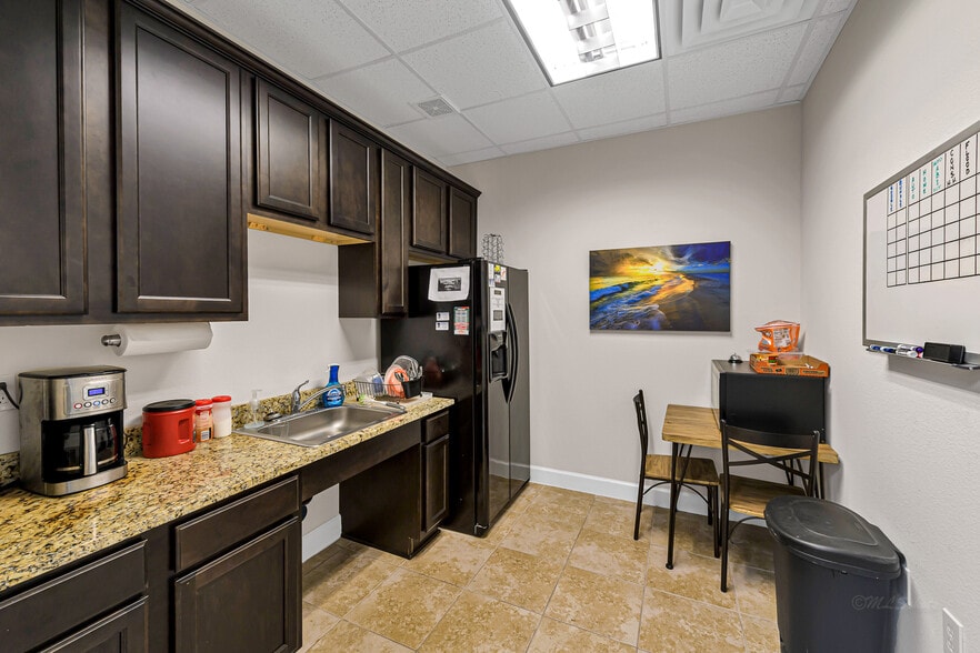 More Photos Of 1526 Katy Gap Rd, Katy Office For Sale