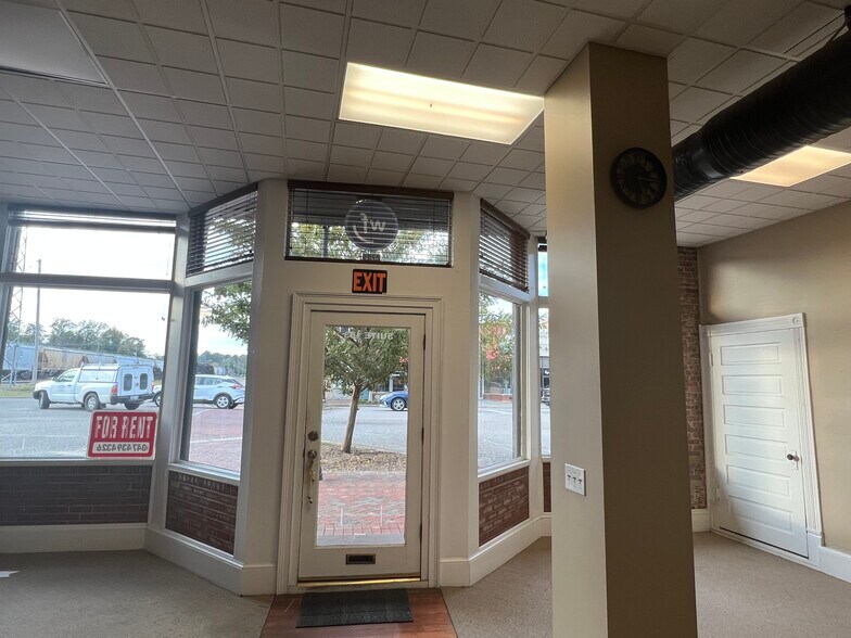 More Photos Of 2737-2739 Cleveland St, Elloree Storefront Retail Office For Sale