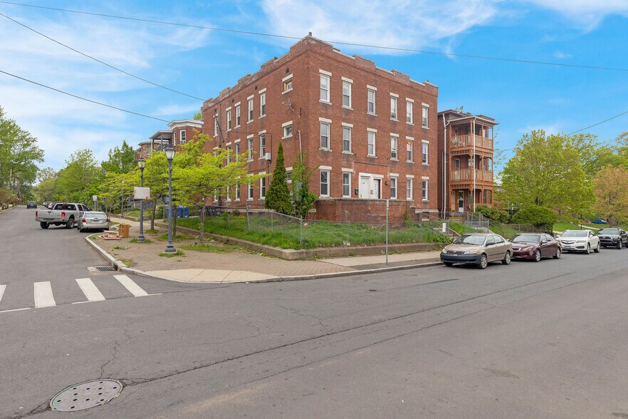 More Photos Of 143-145 Putnam St, Hartford Apartments For Sale