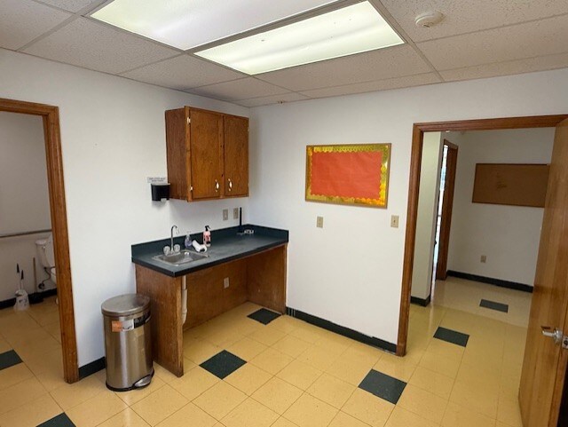 More Photos Of 704 E Clay St, Thomasville Office For Lease