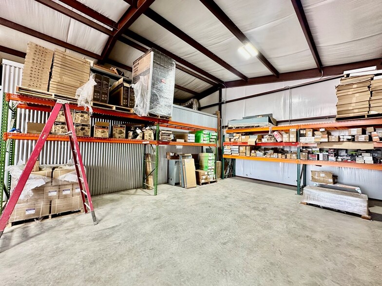 More Photos Of 602 US Highway 385 N, Seminole Flex For Sale