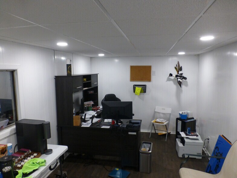 More Photos Of 1419 5th Ave, Aurora Warehouse For Lease