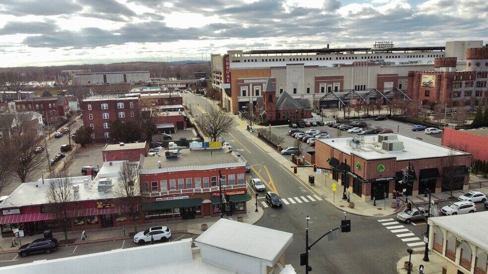 More Photos Of 982 Main St, Springfield Storefront For Sale