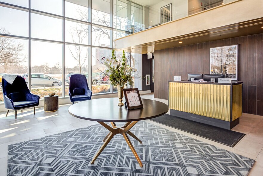 More Photos Of 811 W Agatite Ave, Chicago Apartments For Lease