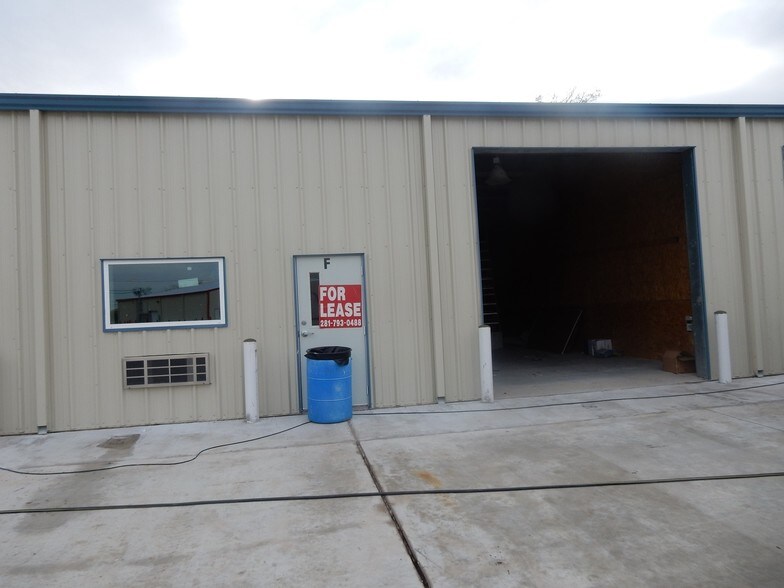 More Photos Of 2260 Dickinson Ave, Dickinson Warehouse For Lease