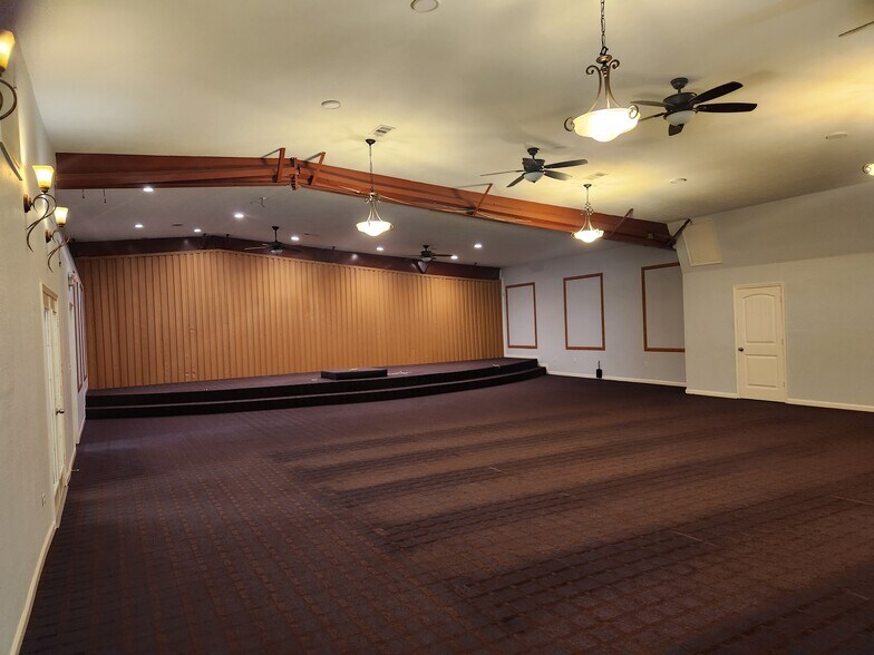 More Photos Of 17610 Hufsmith Kohrville Rd, Tomball Industrial For Lease