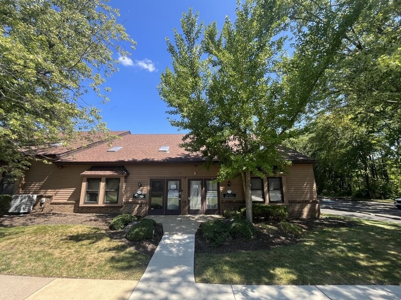 More Photos Of 1609 Woodbourne Rd, Levittown Office For Sale