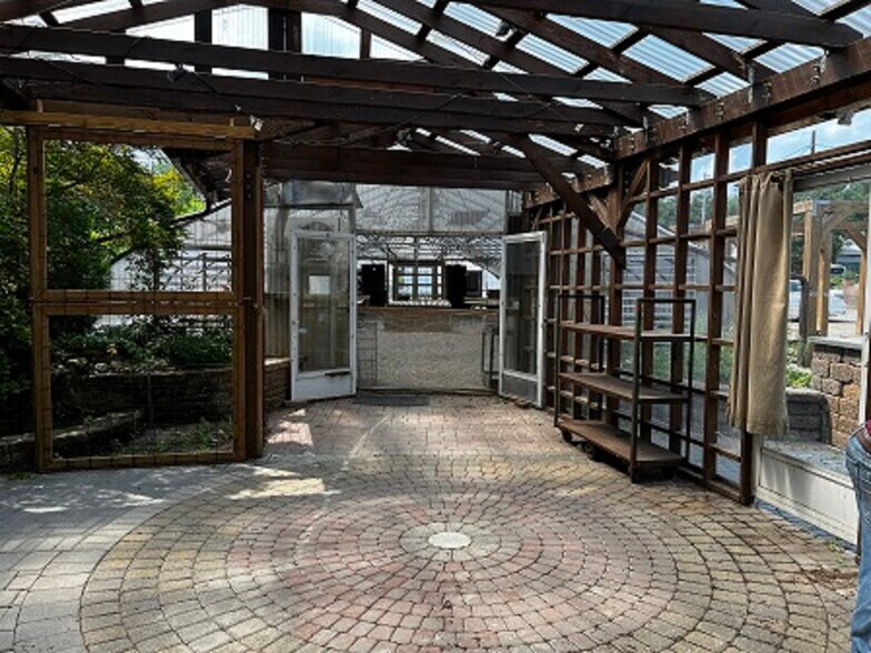 More Photos Of 96 River Rd, East Hanover Garden Center For Lease