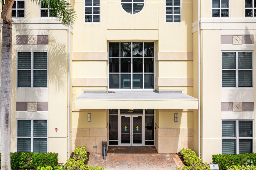 More Photos Of 1395 Panther Ln, Naples Office For Lease